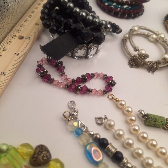 Lot of 18 used unbranded bracelets - Picture 11 of 11